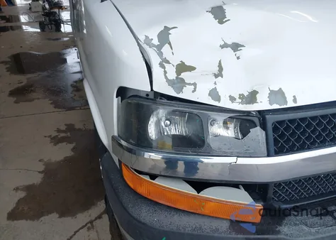 2004 Chevrolet Express from USA, damaged, VIN 1GAHG39U441210924